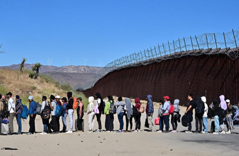 México ofrece ayuda a EEUU para deportaciones directas de migrantes a sus países de origen