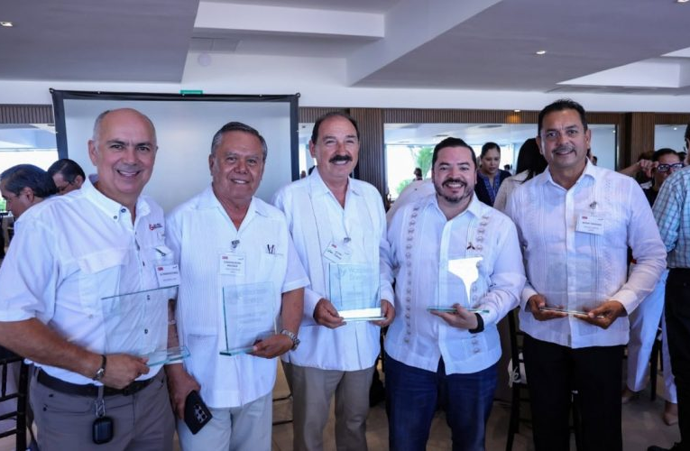 Reconocen a graduados del primer Programa de Desarrollo de Proveedores Blue Wave en Tamaulipas