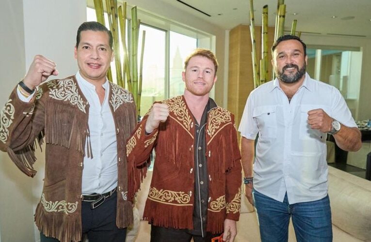 Presentan cinturón tamaulipeco en Las Vegas y «Canelo» Álvarez se enfunda la cuera