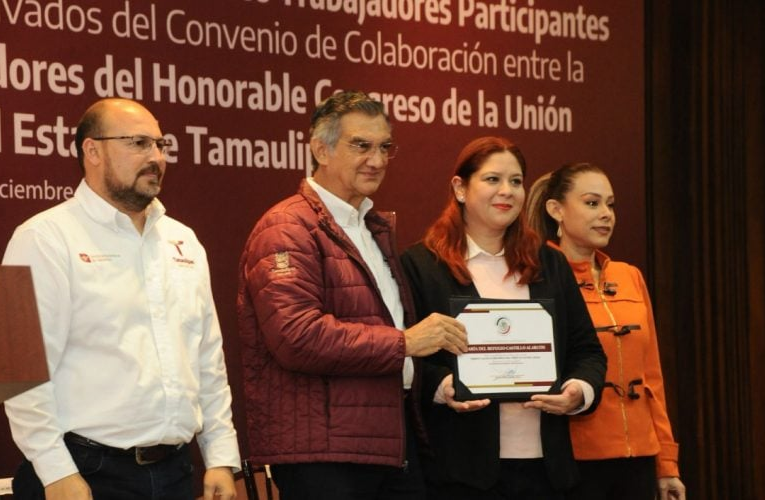 Entrega gobernador reconocimientos a servidores públicos capacitados por el Senado