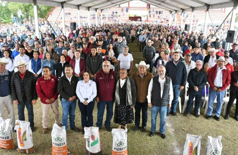 Reciben productores agrícolas de la zona norte de Tamaulipas semilla de sorgo y diésel