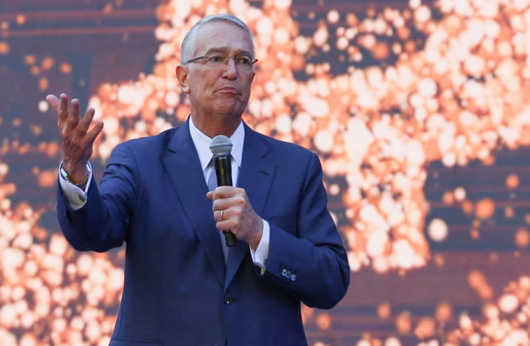 Ricardo Salinas Pliego, multimillonario mexicano, emerge como figura clave de la oposición y desafía al partido gobernante Morena