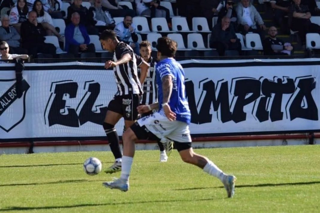 For Ever aguantó el cero y empató con All Boys