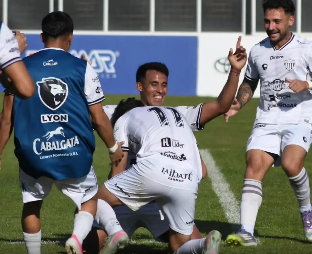 For Ever fue efectivo en el complemento y goleó a San Miguel