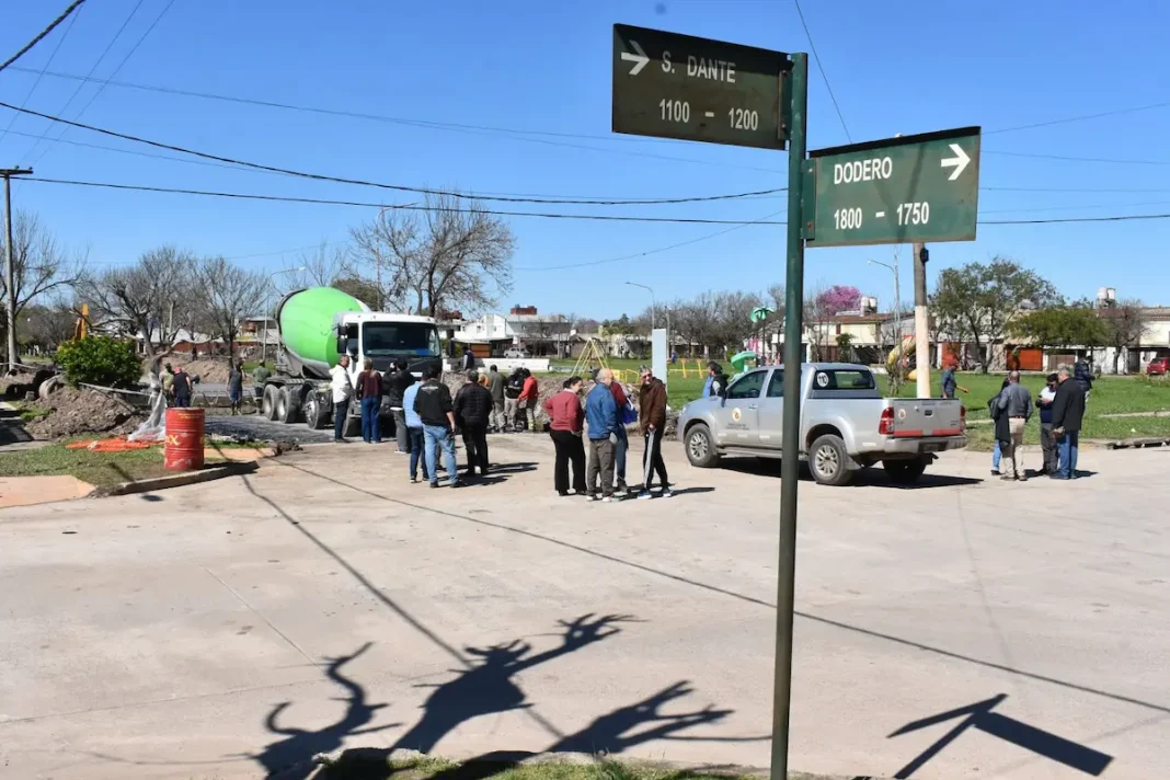 Avanzan nuevas obras de pavimento en Villa Elisa