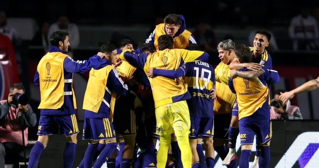 Jugadores de Boca Juniors celebran ante San Pablo por la Copa Sudamericana
