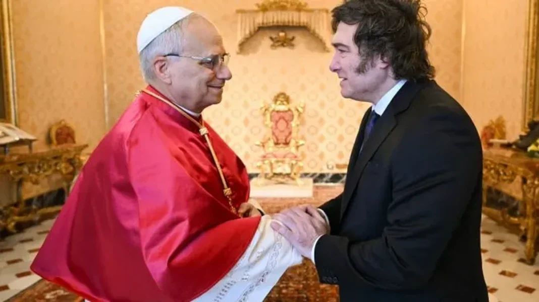 Javier Milei junto al papa León XIV