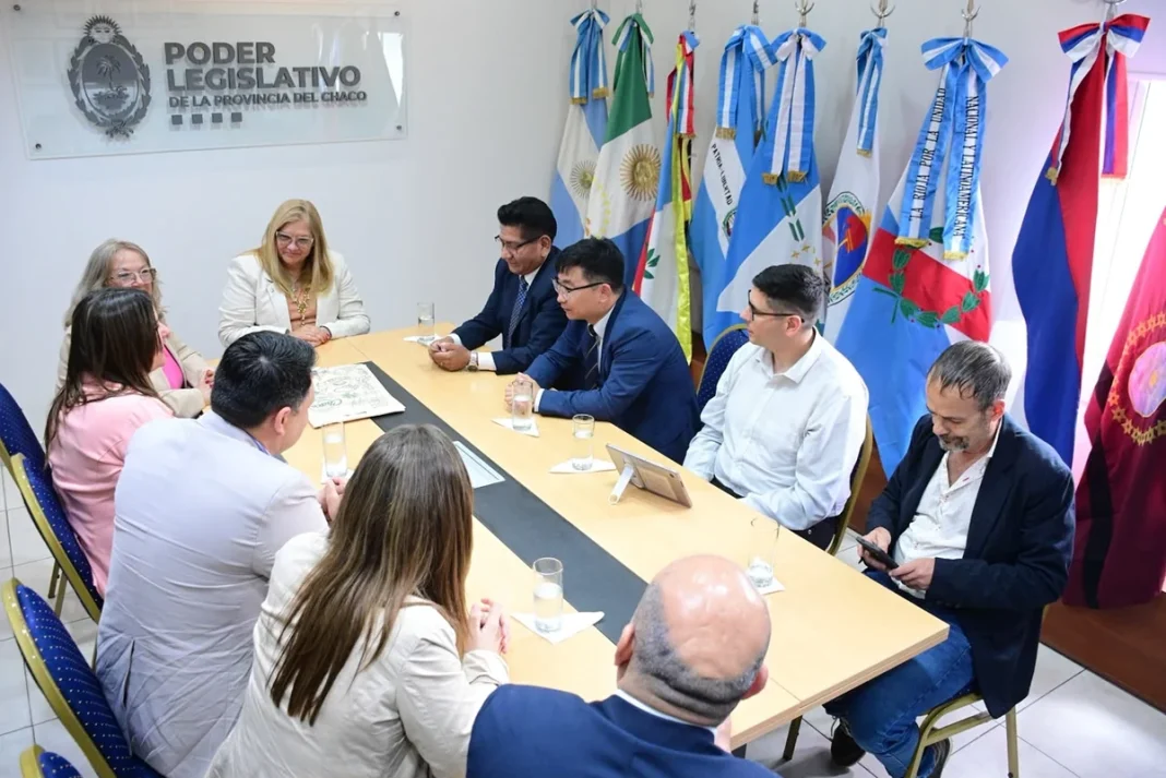 Reunión de autoridades y representantes comerciales en el Poder Legislativo del Chaco