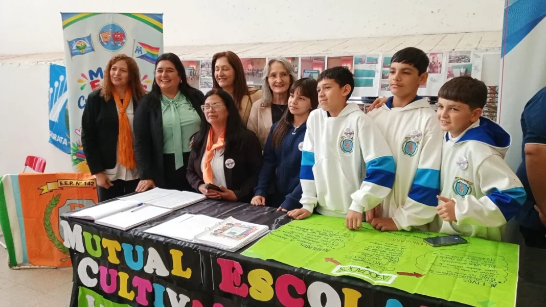 Estudiantes y docentes presentan un proyecto de mutualismo escolar en Resistencia