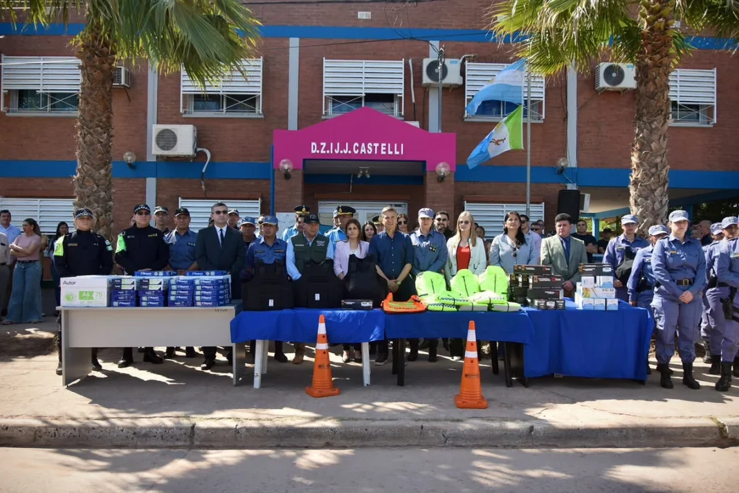 Leandro Zdero y autoridades recorren el área comercial de la sucursal del NBCH en Villa Ángela
